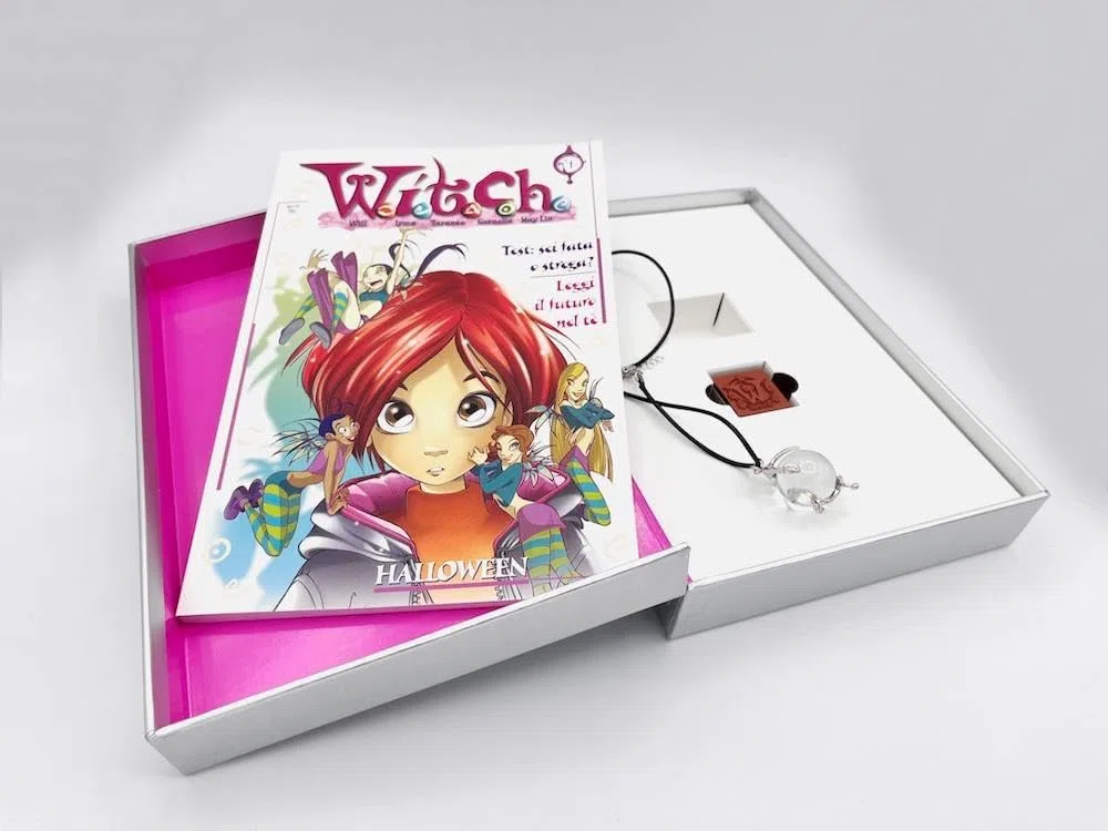 W.i.t.c.h. Kit anniversary. 25 anni di W.i.t.c.h. Con ciondolo, timbro ex libris