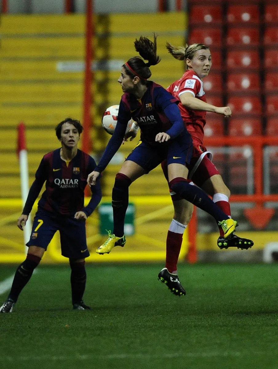 Reina del fútbol: Una biografía de Alexia Putellas. Edición de tapa dura de alta calidad