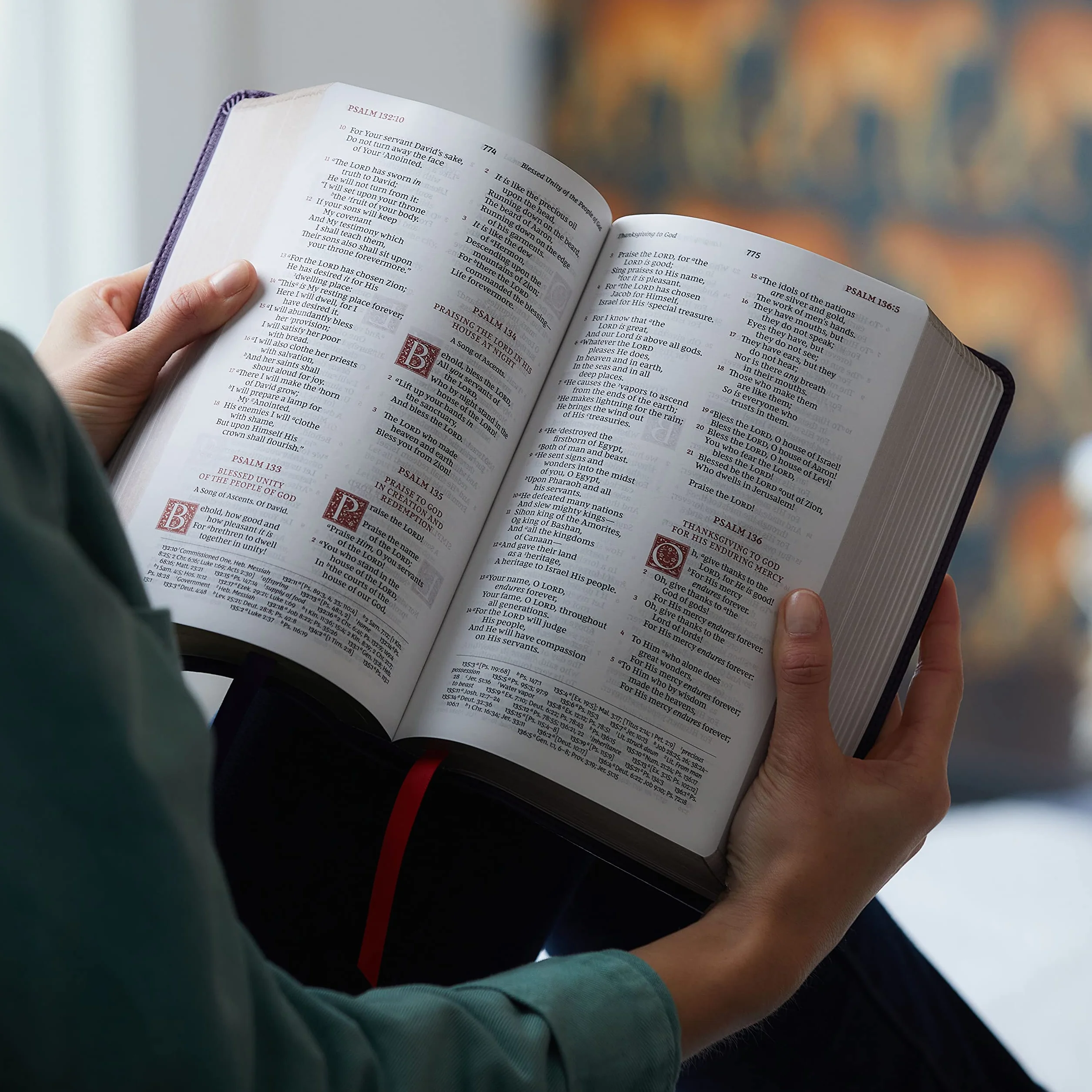 NKJV, Personal Size Reference Bible, Sovereign Collection, Leathersoft, Black, Red Letter, Comfort Print: Holy Bible, New King James Version