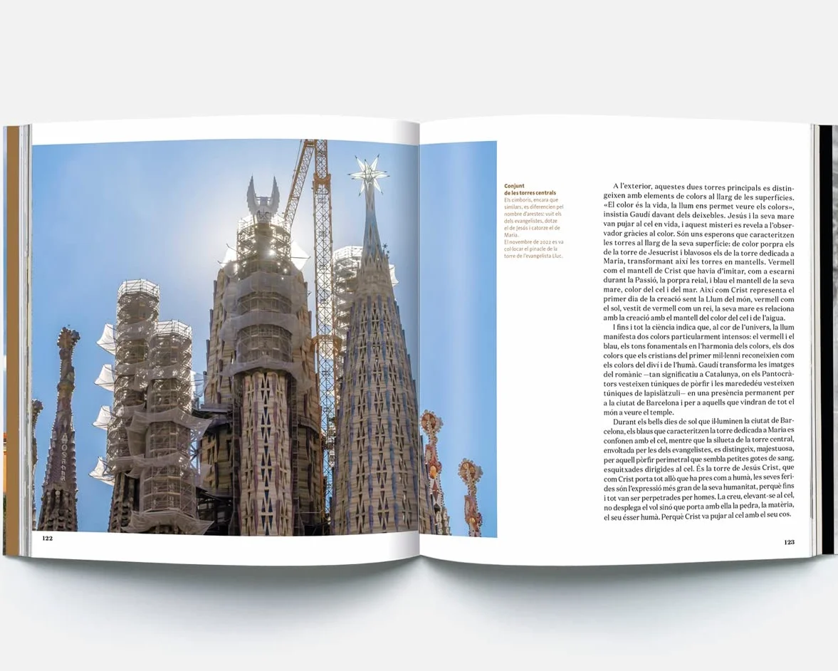 La Sagrada Família, Catedral de la llum (TRIANGLE BOOKS) Edició en català. Un llibre de Chiara Curti amb fotografies de Pere Vivas (SIN COLECCION)