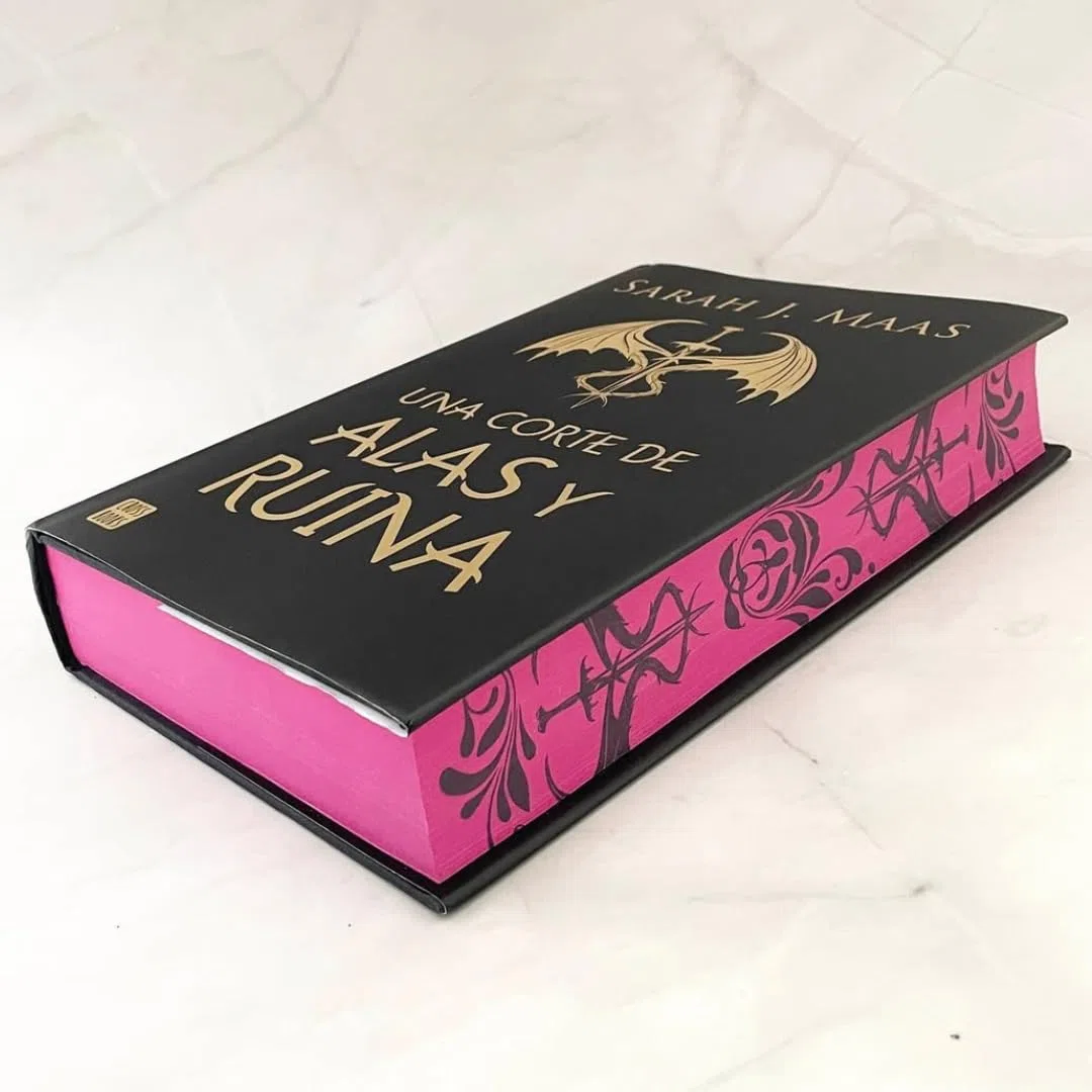 Una corte de alas y ruina. Edición especial: Una corte de rosas y espinas 3. Edición especial con cantos tintados (Ficción)