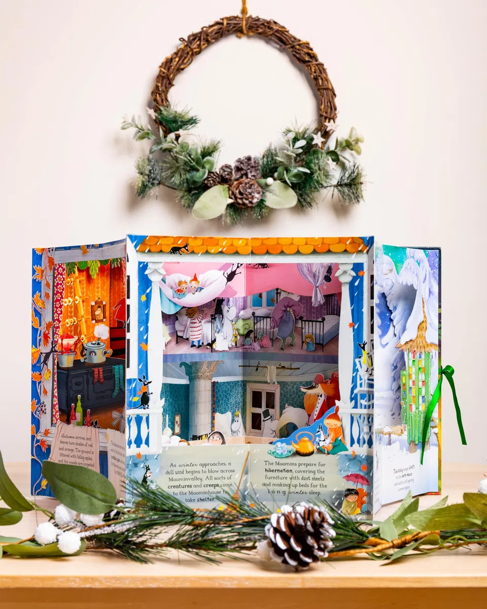 A Year in the Moominhouse: A Carousel Book of the Seasons