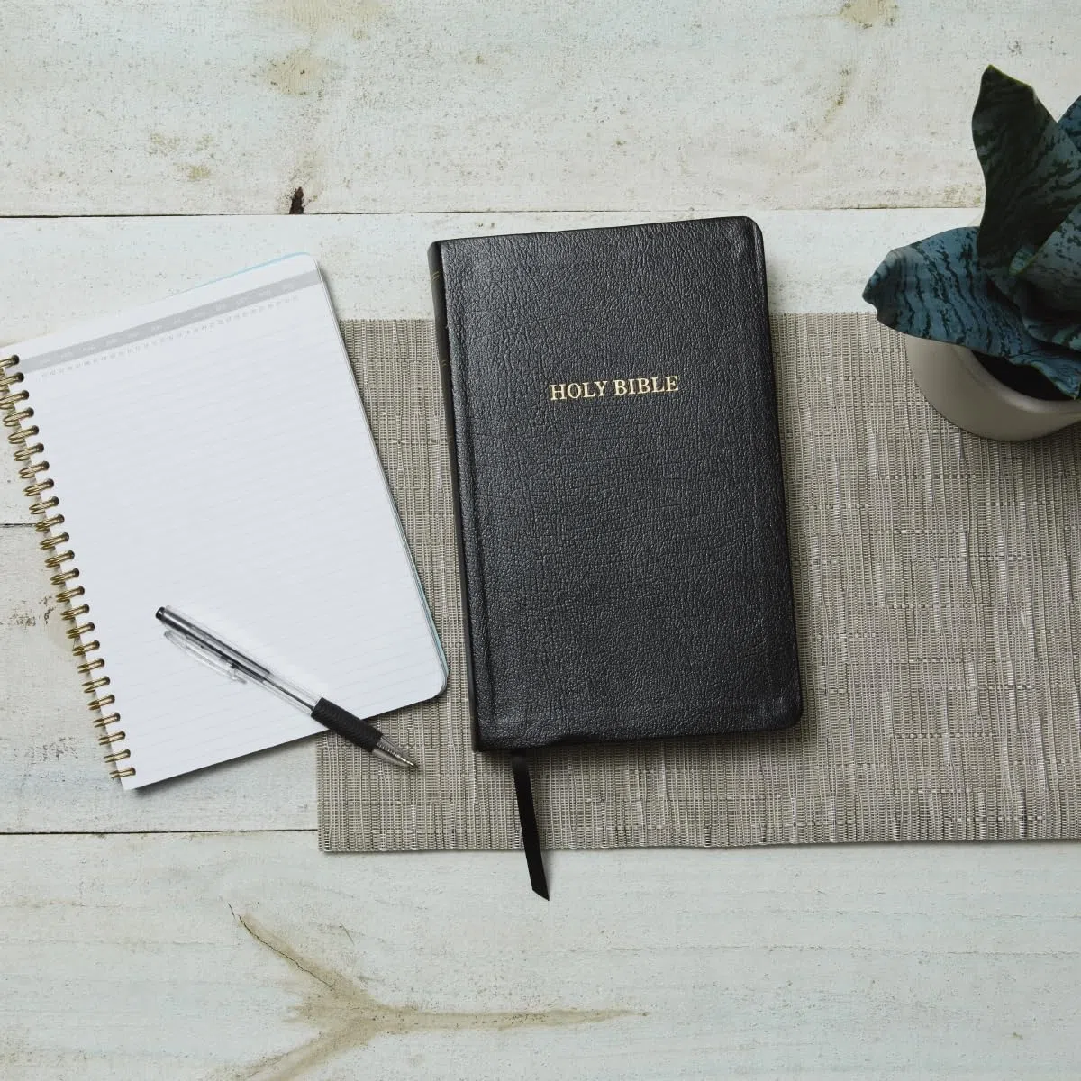 KJV Holy Bible: Personal Size Giant Print with 43,000 Cross References, Black Bonded Leather, Red Letter, Comfort Print: King James Version: Holy Bible, King James Version