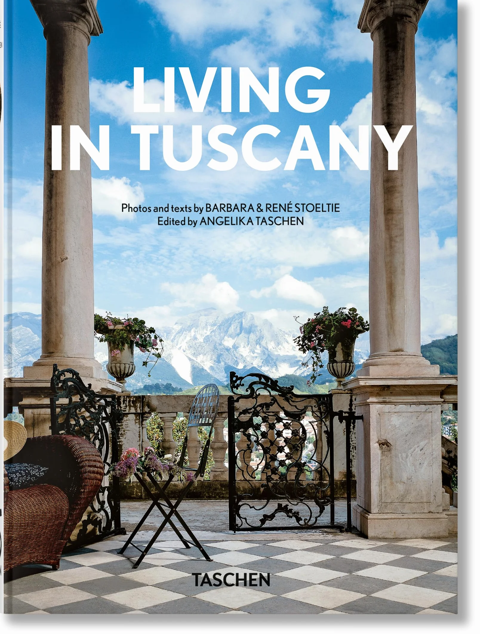 Living in Tuscany: 45th Ed. (45th Edition)