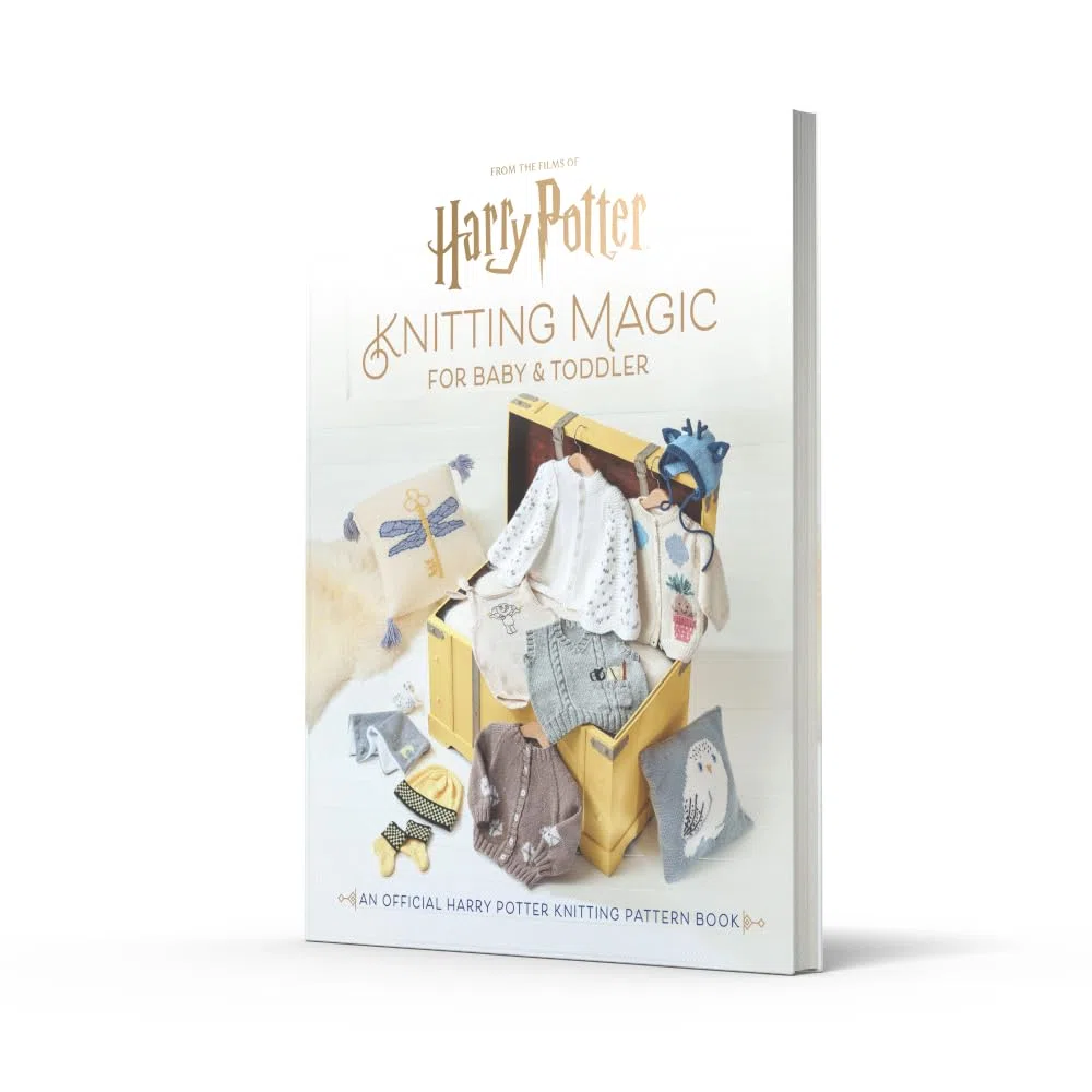 Harry Potter: Knitting Magic for Baby and Toddler: The official craft pattern book for fans of the series
